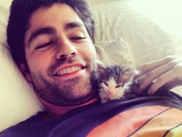 Adrian Grenier in bed