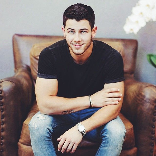 Nick Jonas Admits He Has No Problem Showing Off His Body – Male Celebs