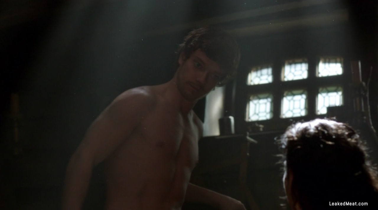 Theon greyjoy nude