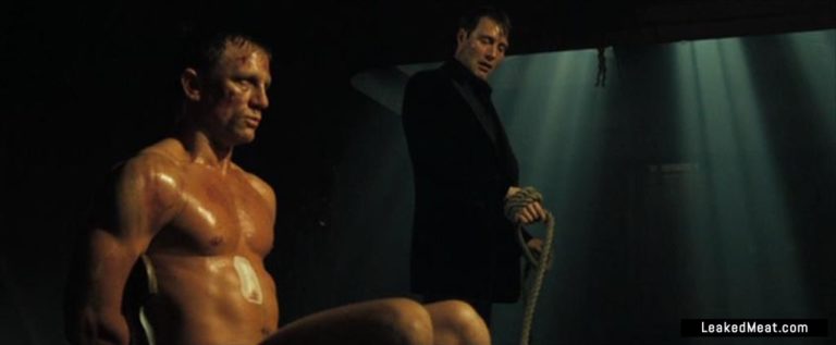Daniel Craig ripped muscles nude