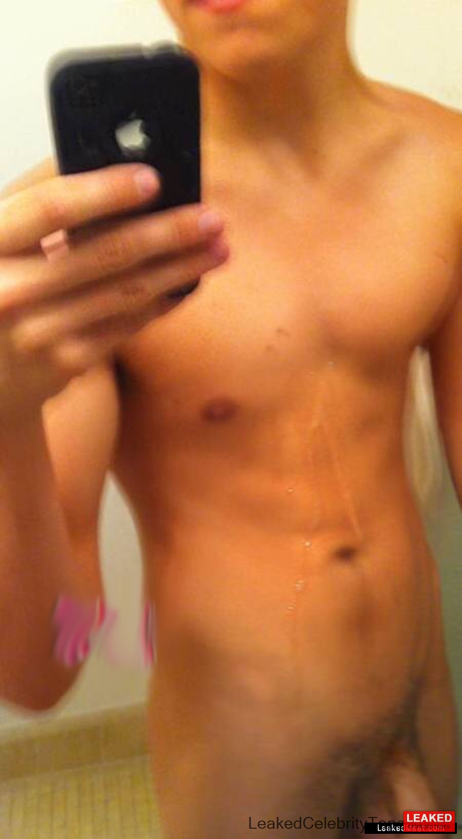 LEAK ] Dylan Sprouse Naked Leaked Pics ( 55 Pics ) – Male Celebs