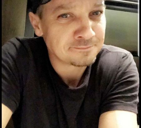 Jeremy Renner showing dick leaked