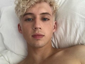 Troye Sivan bum nude